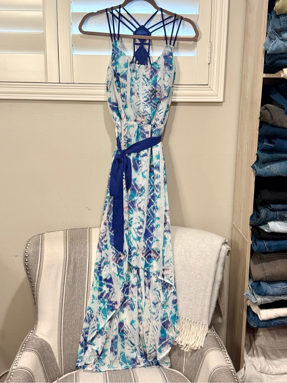 Vera Wang Blue & White Printed Strappy Maxi Dress with Waist Sash